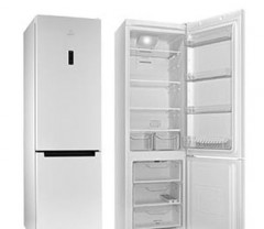 Холодильник Indesit DF5200W