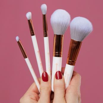 Кисть буферная essence make up bufer brush - image 2