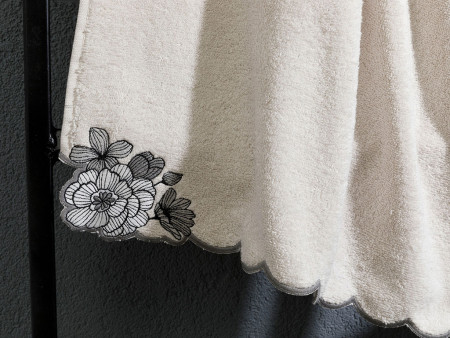 Монохромное вышитое полотенце для лица 50×80 см, светло-бежевое - image 2